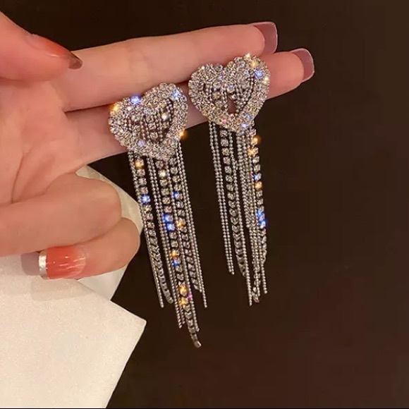 Luxury Rhinestone Heart Tussle Earrings - Picture 2 of 4
